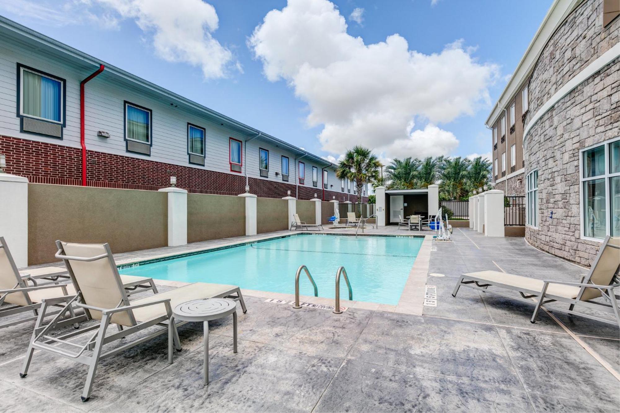 Holiday Inn Express Hotel & Suites Clute-Lake Jackson By Ihg Extérieur photo