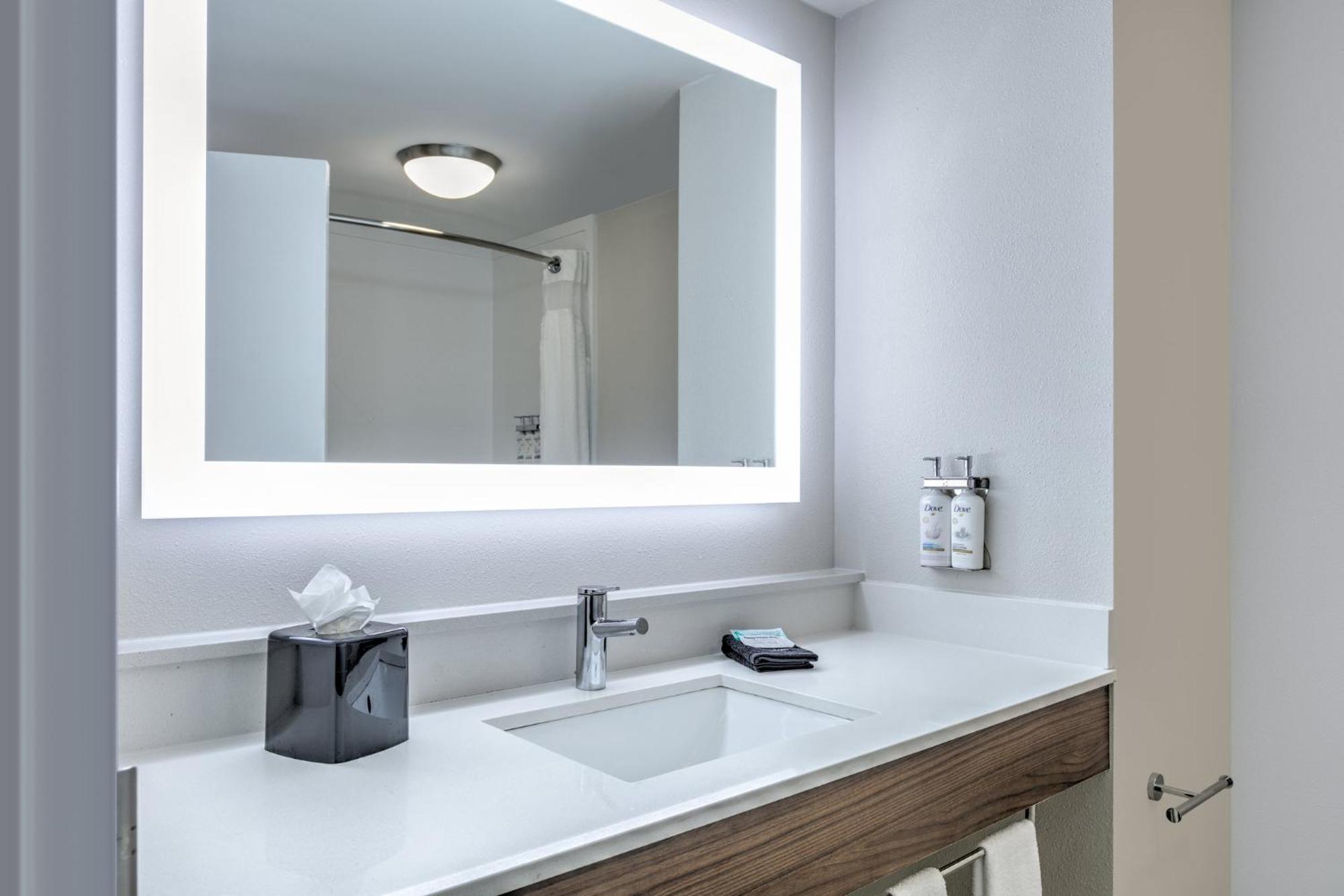 Holiday Inn Express Hotel & Suites Clute-Lake Jackson By Ihg Extérieur photo