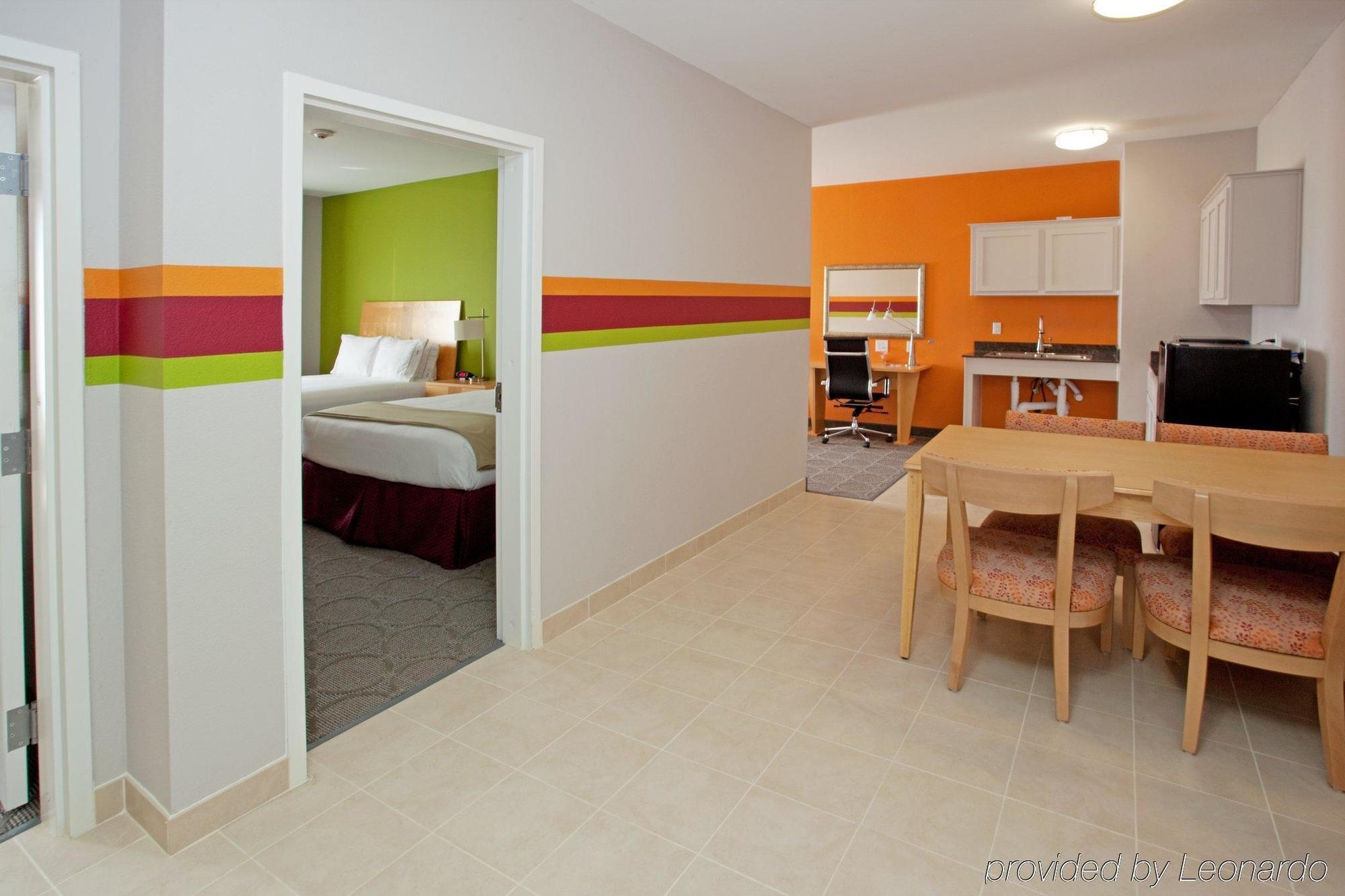 Holiday Inn Express Hotel & Suites Clute-Lake Jackson By Ihg Chambre photo